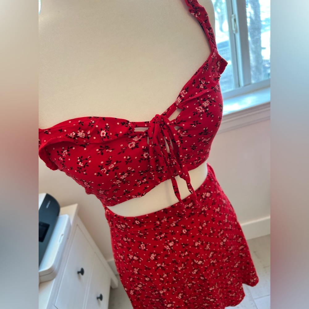 PrettyLittleThing Red Floral Set - Picture 2 of 4